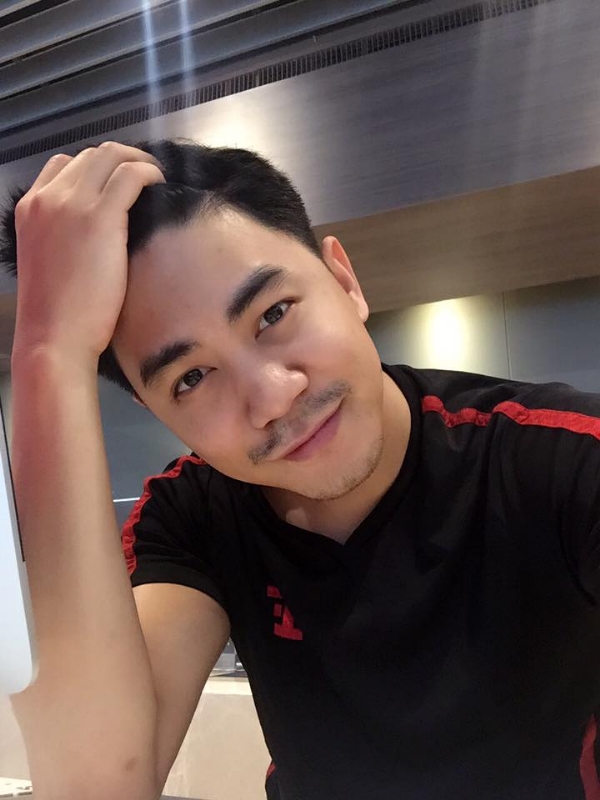 李的第一张照片--香港父母相亲团